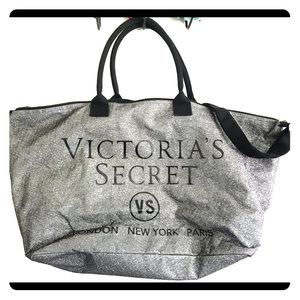 ✨ VS Victoria’s Secret Duffle Bag ✨